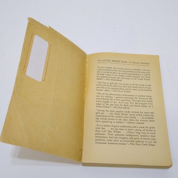 Harper Trophy Books Charlotte's Web Farmer Boy (2) On The Banks Of Plum Creek - Picture 12 of 13